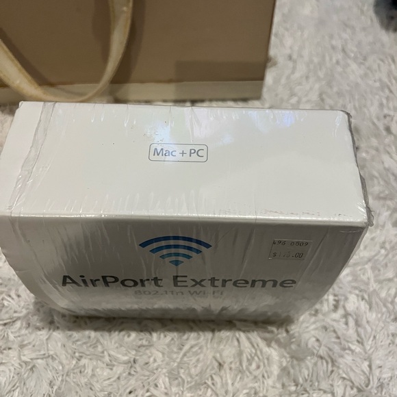 Apple AirPort Extreme Base Station MB763LL/A Wireless Router Wi-Fi 802.11n A1301 - Picture 3 of 11